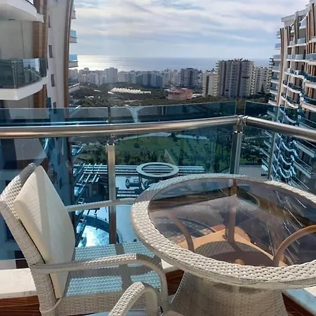 Azura Park Apartament *