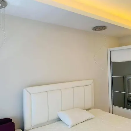 Azura Park Apartament *