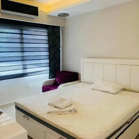 Azura Park Apartment *